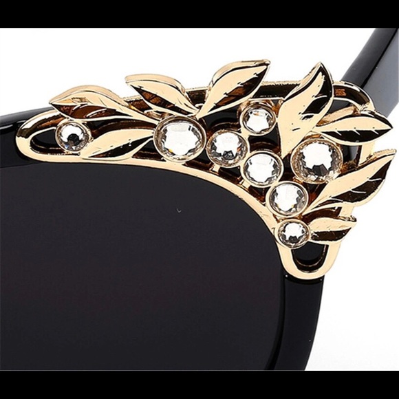 ✨✨Hollywood Starlet Shades✨✨ - Picture 4 of 5